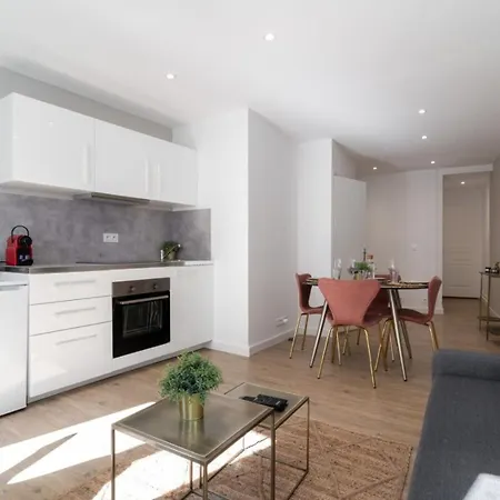 Hypercentre -apartment In Pedestrian Zone *