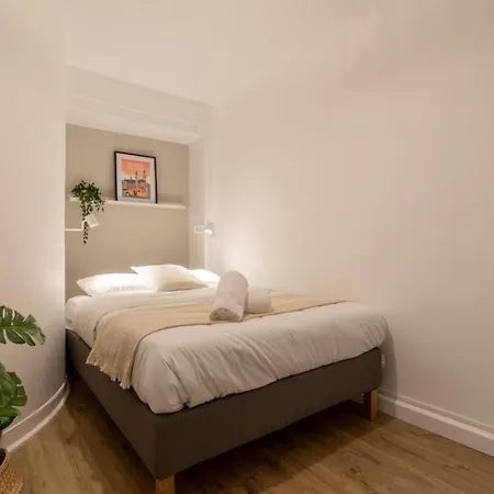 Hypercentre -apartment In Pedestrian Zone Лилль